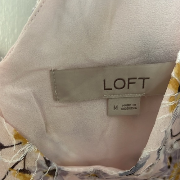 Ann Taylor Loft soft pink with floral lined top. Size medium - Picture 4 of 5